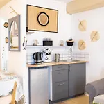 Au Petit Bonheur Апартаменты Онфлёр