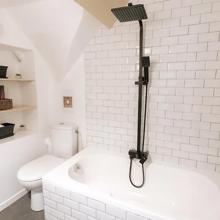 Au Petit Bonheur Apartment